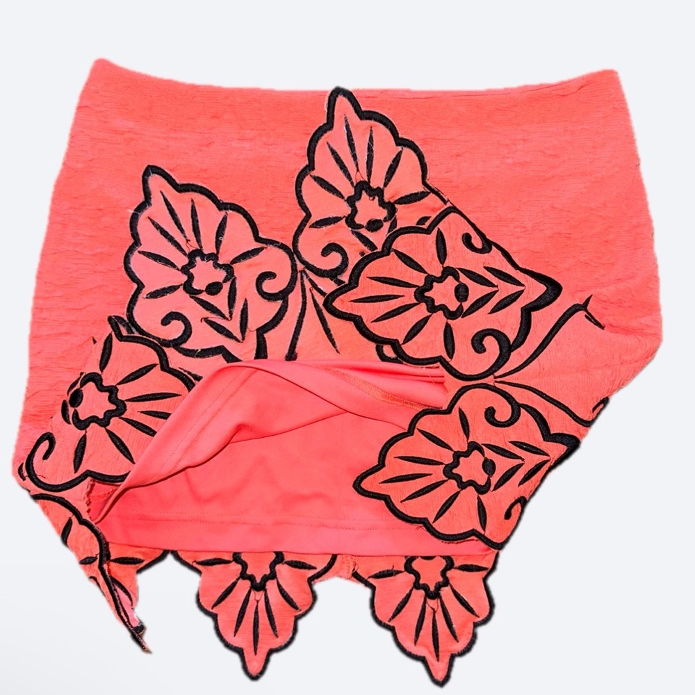 Embroidered Cut Out & Lined Mini Skirt - Picture 6 of 17